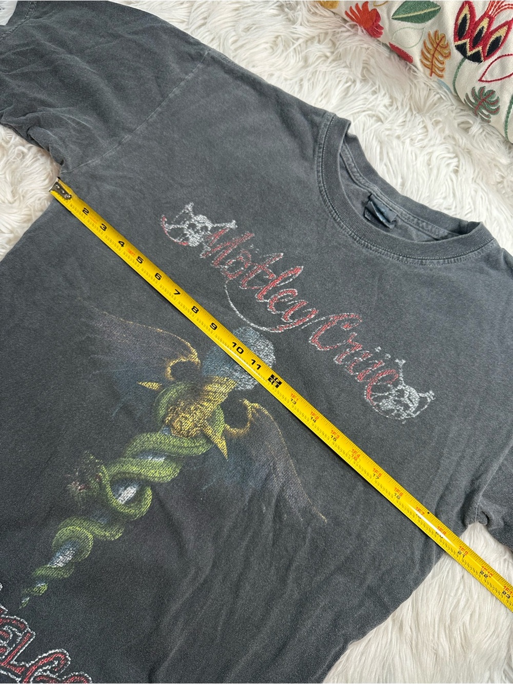 MyDyer.Com • Motley Crue Vintage 2000s Dr Feel Good Band Tee - Picture 7 of 16